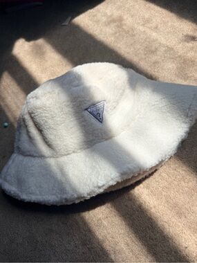 Guess  Hat brand new